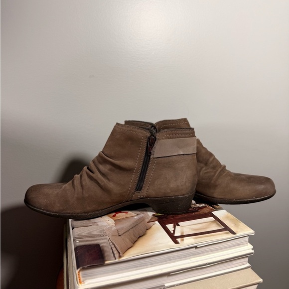 Rockport Brown Taupe Size 9.5M Women’s Ankle Suede Booties - Picture 4 of 15